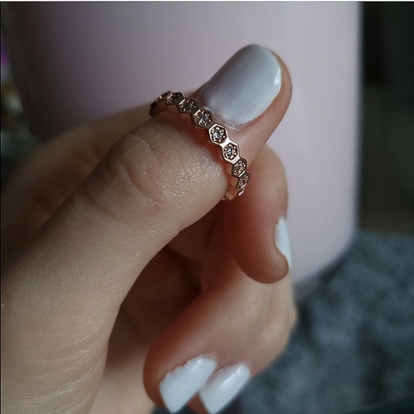New Fashion Honeycomb Hexagon Shaped Inlaid Stone Rose Gold Ring/Band - Picture 3 of 8